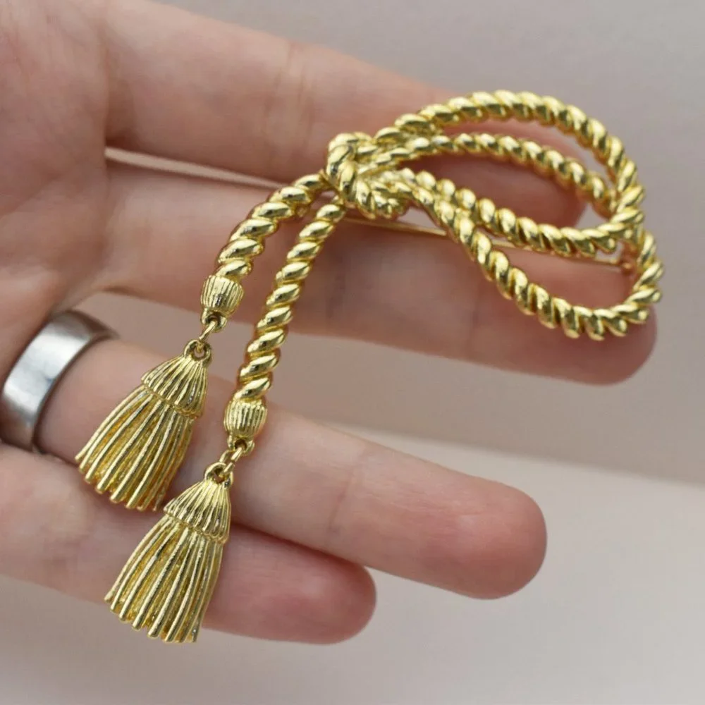 Rope knot brooch gold, large quirky lapel pin for women